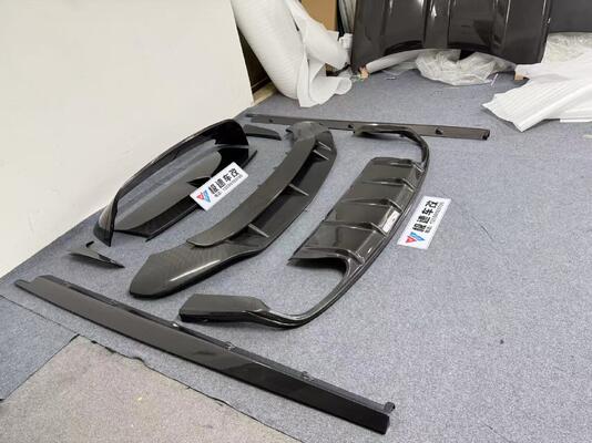 Customized Bentley Bentayga Body Kit Carbon Fiber Front Lip Side Skirt Diffuser Spoiler