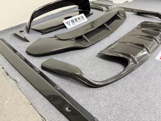 Customized Bentley Bentayga Body Kit Carbon Fiber Front Lip Side Skirt Diffuser Spoiler